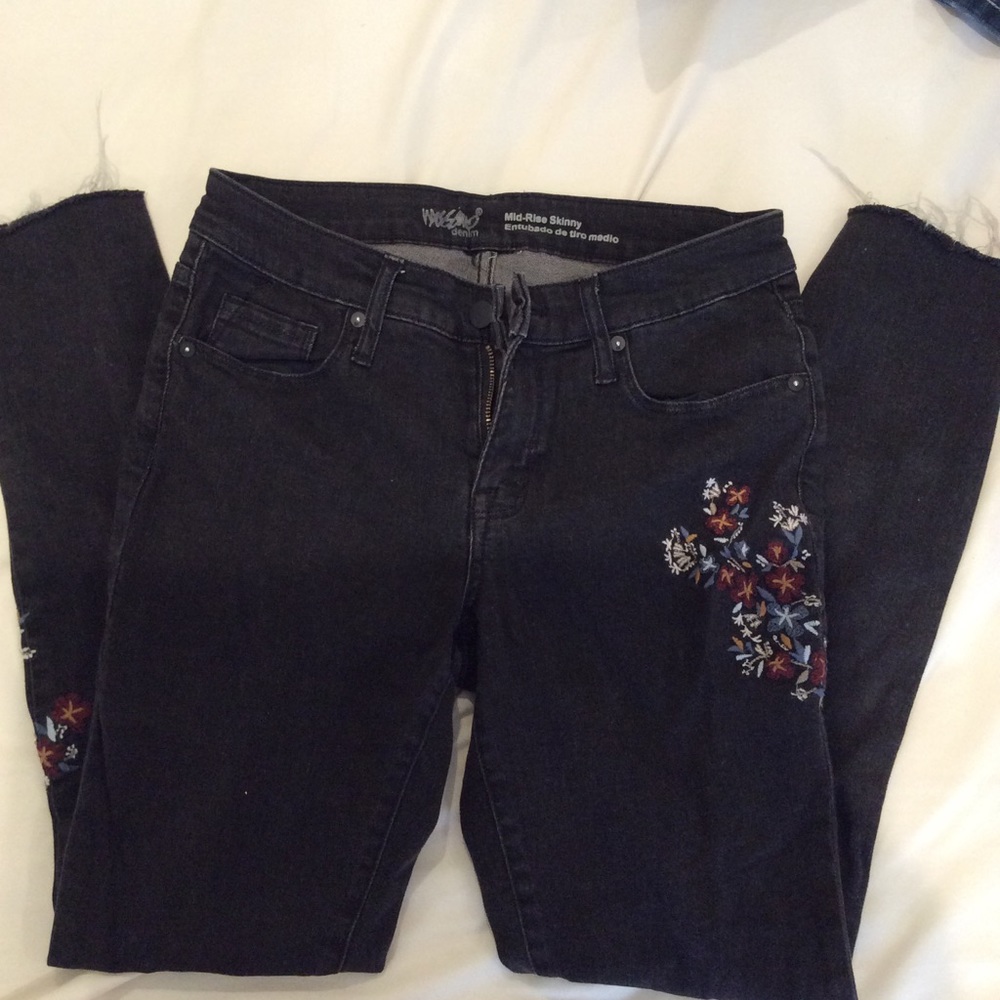 Mossimo floral appliqué skinny jeans